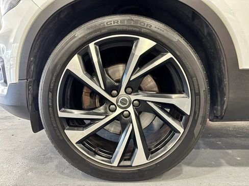 Used 2020 Volvo XC40 T4 R-Design FWD image 46