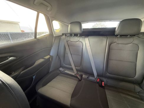 Used 2025 Chevrolet Trax LT image 39