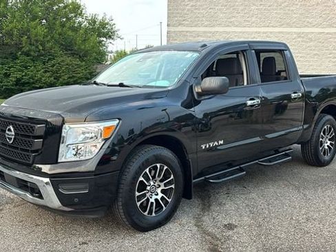 Used 2021 Nissan Titan SV w/ SV Convenience Package AWD/4WD image 2