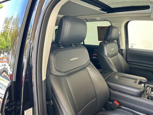 Used 2025 Ford Expedition Max Platinum AWD/4WD image 23