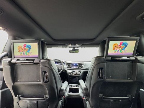 Used 2020 Chrysler Pacifica Limited w/ Advanced Safetytec Group FWD image 15