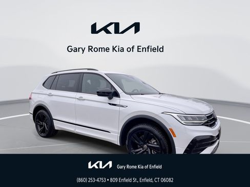 Used 2023 Volkswagen Tiguan SE R-Line image 1