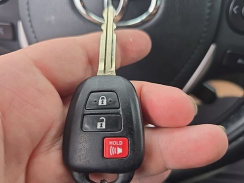 Used 2018 Toyota RAV4 XLE AWD/4WD image 20