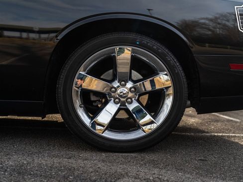 Used 2009 Dodge Challenger R/T RWD image 38
