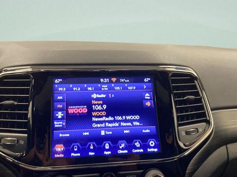 Used 2020 Jeep Grand Cherokee Altitude AWD/4WD image 22