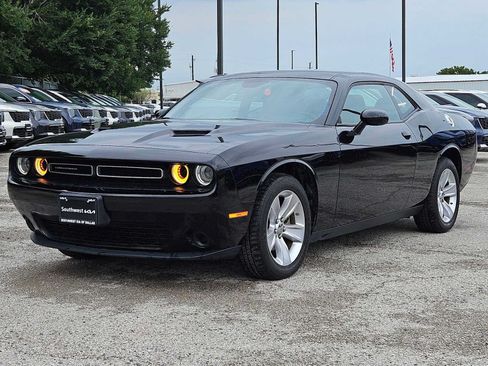 Used 2023 Dodge Challenger SXT RWD image 10
