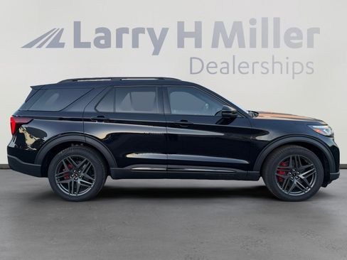 Used 2025 Ford Explorer ST AWD/4WD image 6