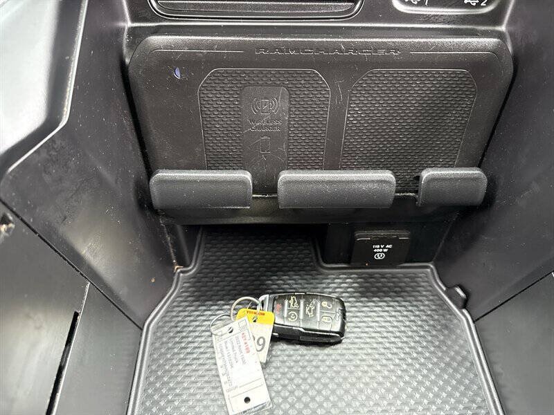 Used 2022 RAM 1500 Limited w/ Body Color Bumper Group AWD/4WD image 33