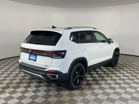 New 2025 Volkswagen Taos SEL image 22