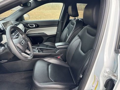 Used 2024 Jeep Compass Limited image 16