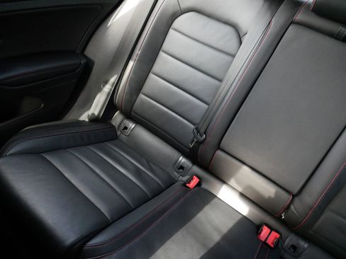 Used 2017 Volkswagen GTI SE image 12