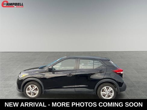 Used 2020 Nissan Kicks S image 2