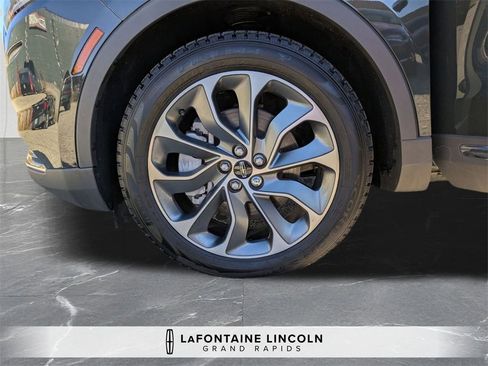 Certified 2023 Lincoln Nautilus Reserve image 33