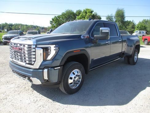 New 2026 GMC Sierra 3500 Denali w/ Denali Reserve Package AWD/4WD image 11