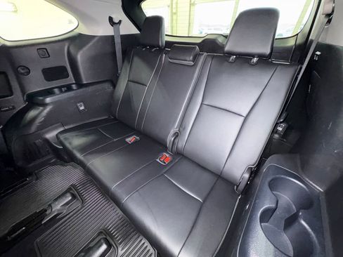 Used 2022 Toyota Highlander XLE image 28