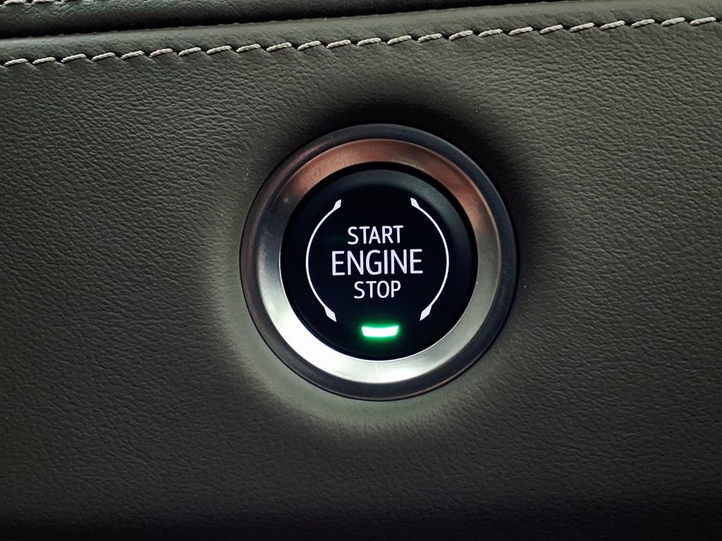 Used 2025 Cadillac Escalade Sport Platinum AWD/4WD image 17