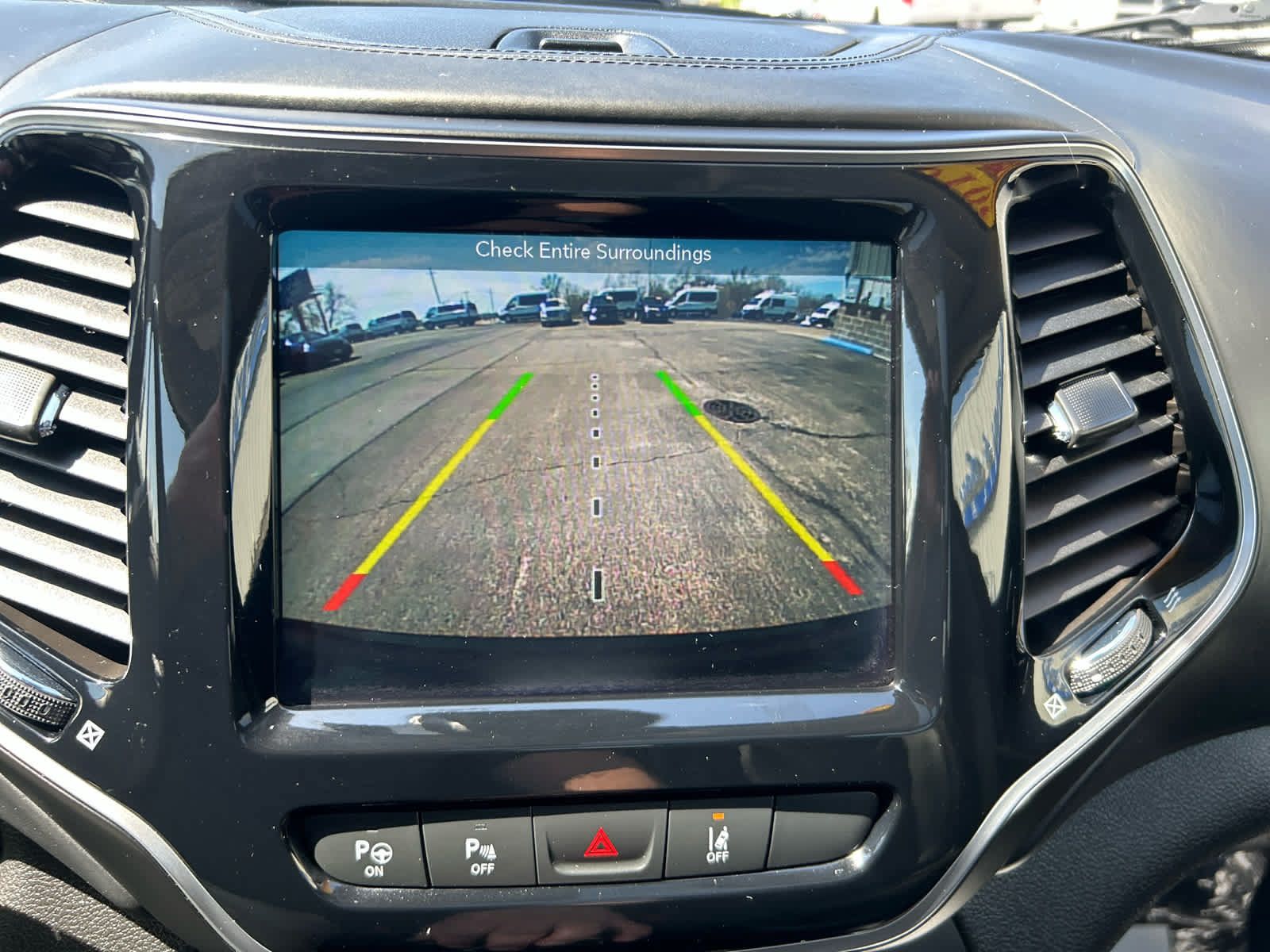 Used 2019 Jeep Cherokee Overland w/ Technology Group AWD/4WD image 19