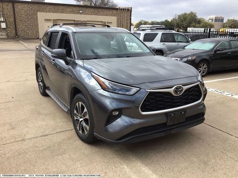 Used 2023 Toyota Highlander XLE image 6