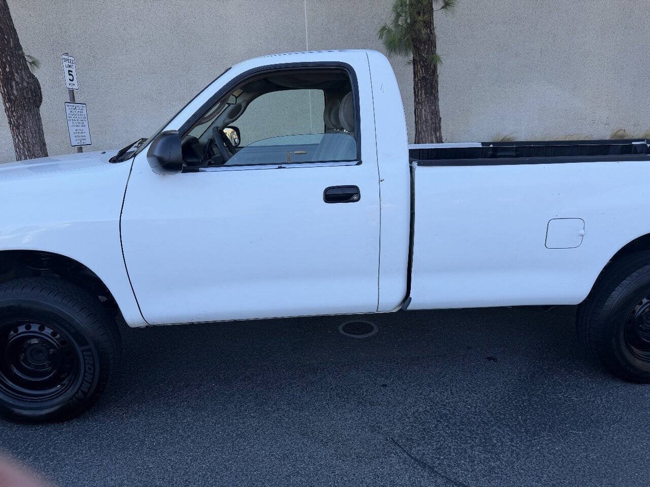 Used 2005 Toyota Tundra 2WD Regular Cab image 2