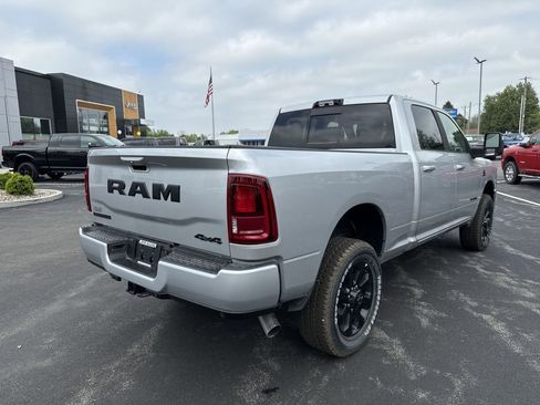 New 2026 RAM 2500 Laramie AWD/4WD image 13