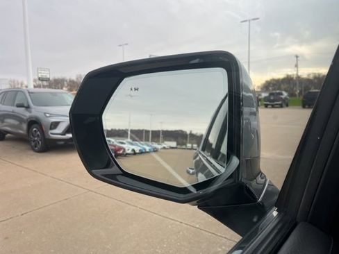 Used 2023 GMC Yukon XL Denali image 69