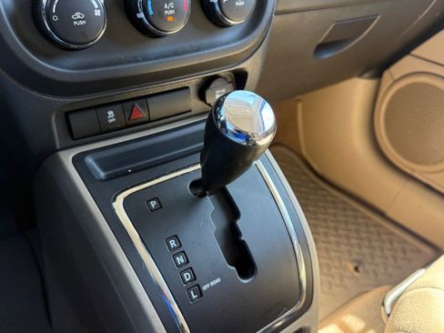 Used 2014 Jeep Patriot Sport AWD/4WD image 16