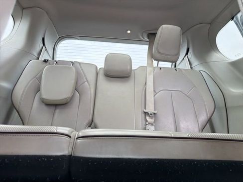 Used 2017 Chrysler Pacifica Limited image 15