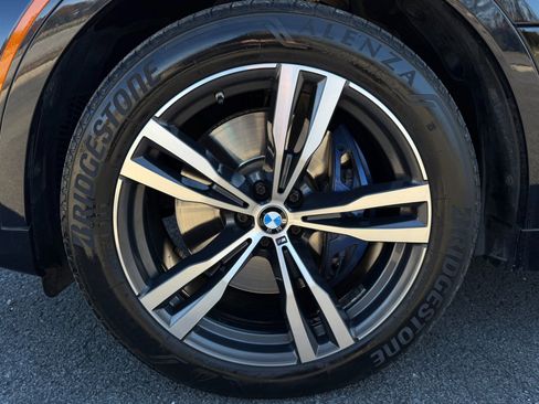 Used 2022 BMW X7 M50i image 17