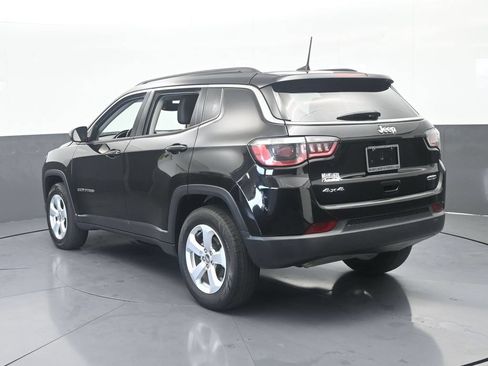 Used 2018 Jeep Compass Latitude w/ Popular Equipment Group AWD/4WD image 4