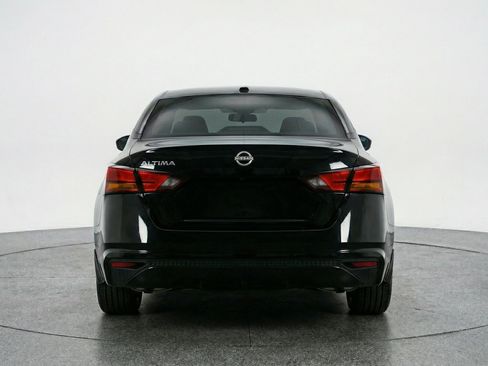 Used 2025 Nissan Altima 2.5 SV FWD image 7