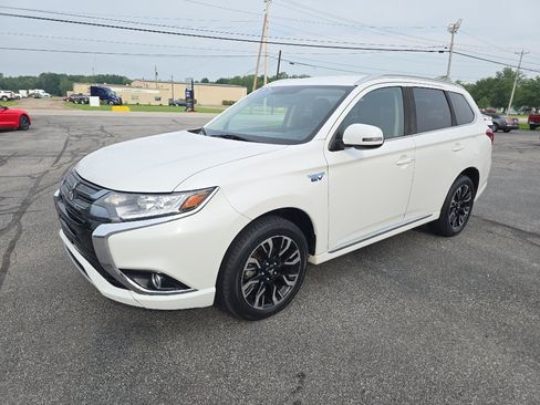 Used 2018 Mitsubishi Outlander SEL AWD/4WD image 2