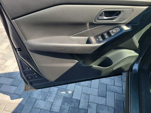 Used 2025 Nissan Rogue S image 22