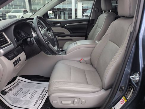 Used 2017 Toyota Highlander Limited AWD/4WD image 9