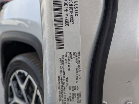 Used 2025 Jeep Compass Limited image 34