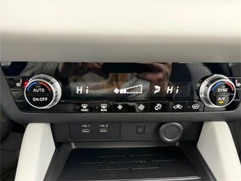 New 2025 Mitsubishi Outlander SE image 32