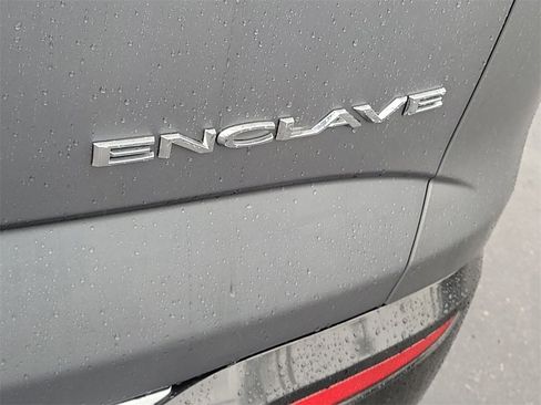 Used 2018 Buick Enclave Essence image 32