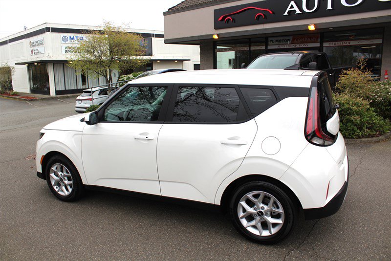 Used 2023 Kia Soul S FWD image 3