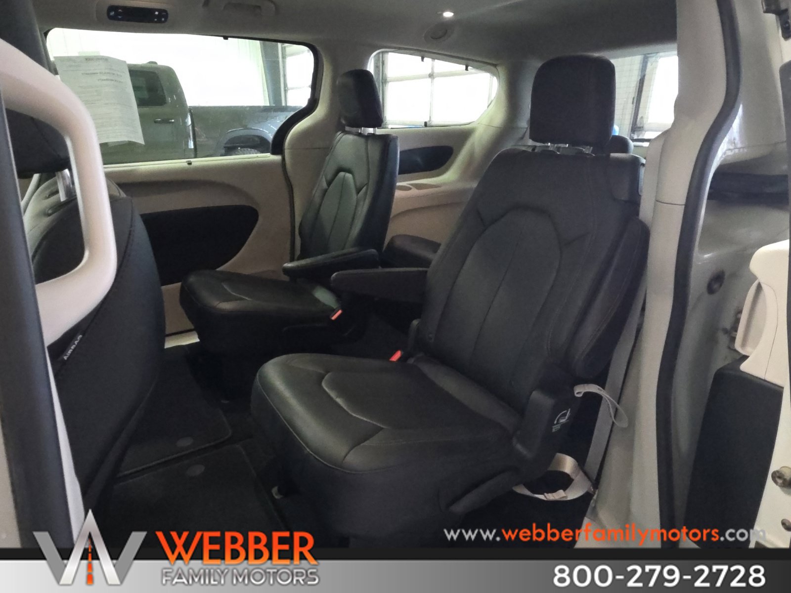 Used 2020 Chrysler Pacifica Touring-L FWD image 12