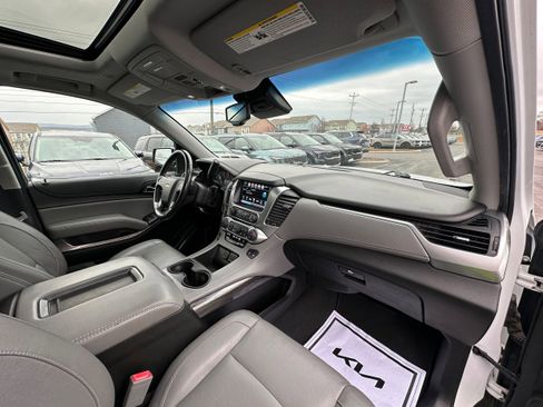 Used 2019 Chevrolet Suburban LT image 32