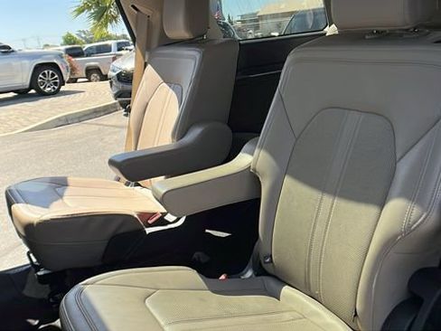 Used 2024 Ford Expedition Limited RWD image 20
