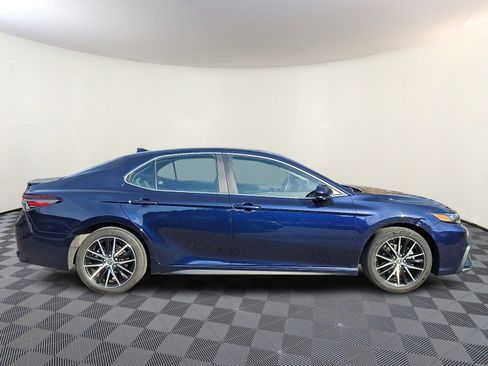 Used 2021 Toyota Camry SE image 7