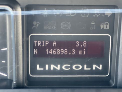 Used 2014 Lincoln Navigator 4WD image 23