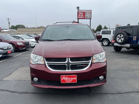 Used 2019 Dodge Grand Caravan SXT FWD image 3