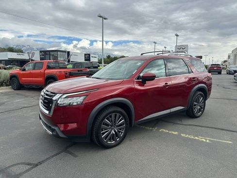 Used 2023 Nissan Pathfinder SL w/ SL Premium Package AWD/4WD image 6
