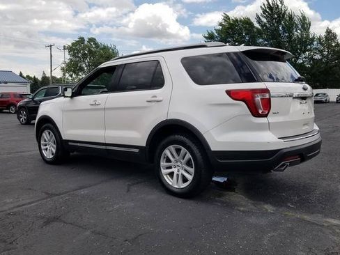 Used 2018 Ford Explorer XLT w/ Equipment Group 202A AWD/4WD image 8