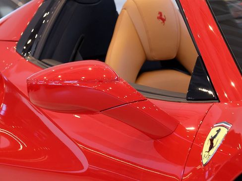 Certified 2019 Ferrari 488 Spider RWD image 13