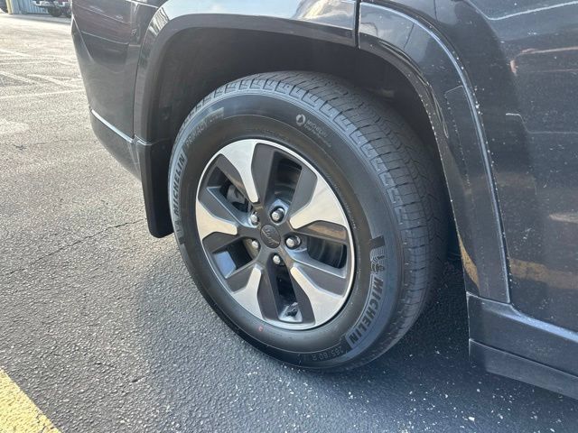 Certified 2021 Jeep Grand Cherokee L Overland w/ Advanced Protech Group III AWD/4WD image 9
