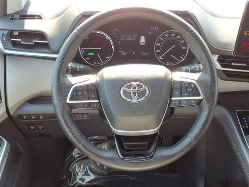 Certified 2022 Toyota Sienna Limited AWD/4WD image 15