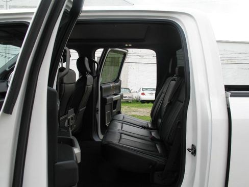 Used 2019 Ford F150 Lariat w/ Equipment Group 502A Luxury AWD/4WD image 26