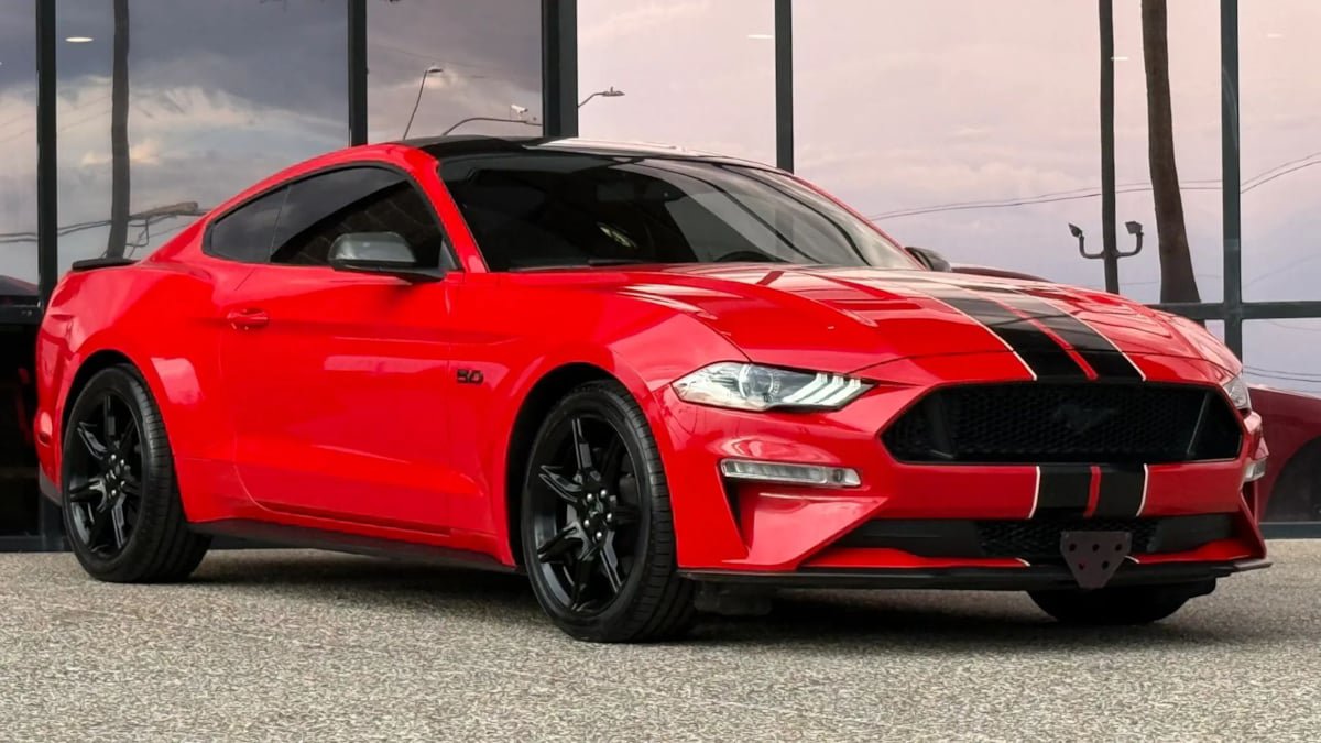 Used 2018 Ford Mustang GT w/ Black Accent Pkg RWD image 17